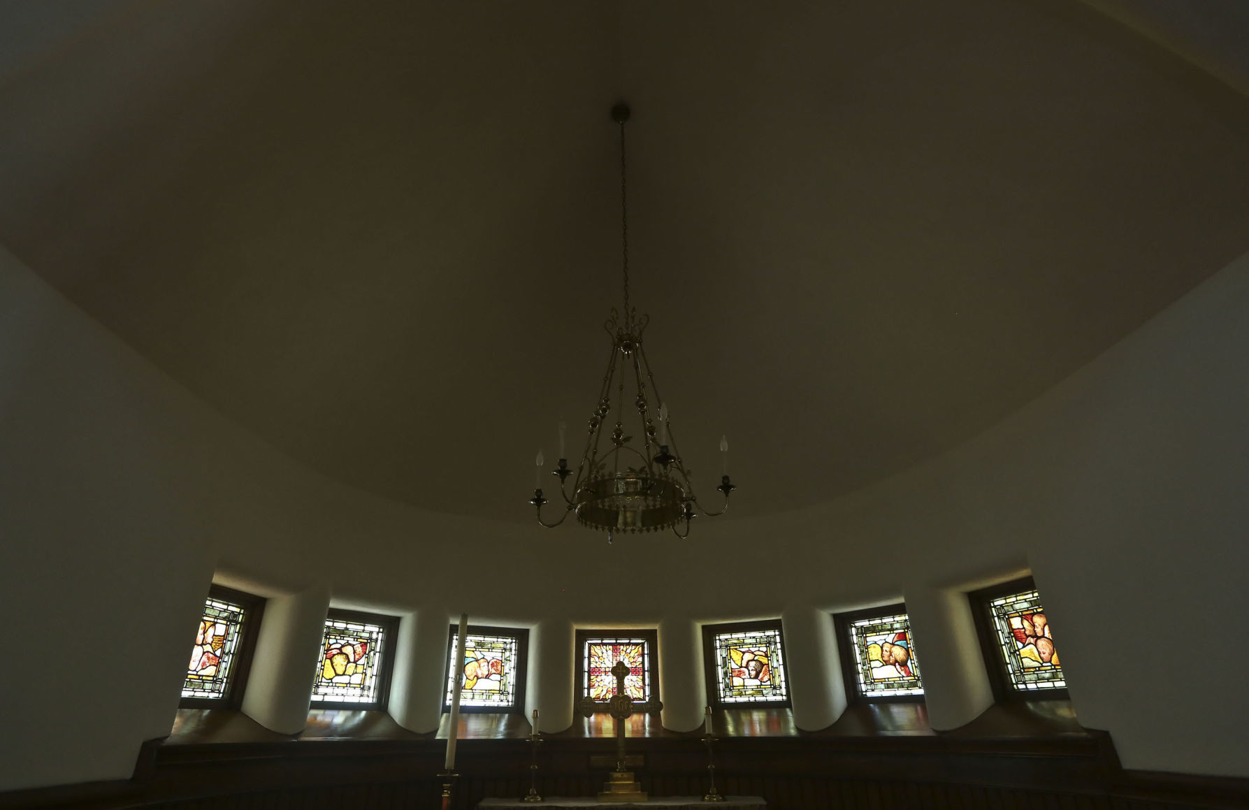 St Johns Stainglass 14 08.01.18.JPG